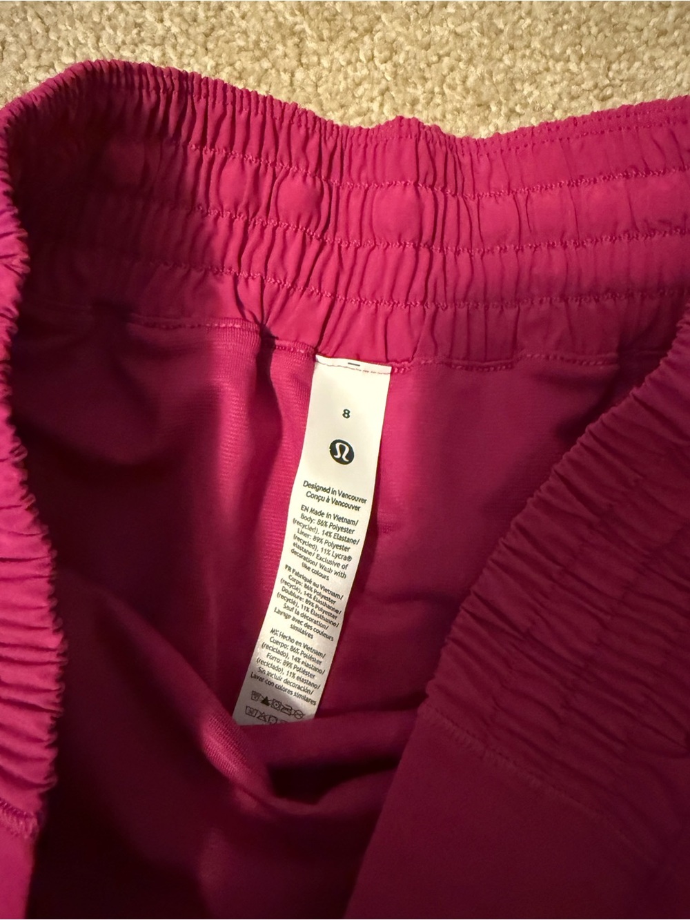 NWOT Lululemon athletica Hotty Hot 2.5” short - Picture 2 of 5